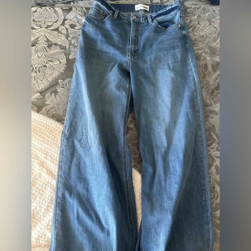 Blue high-waisted jeans